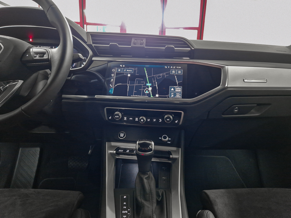 Audi Q3 35 SPB 2.0 tdi S line s-tronic NERO MYTHOS | VETRI OSCURATI