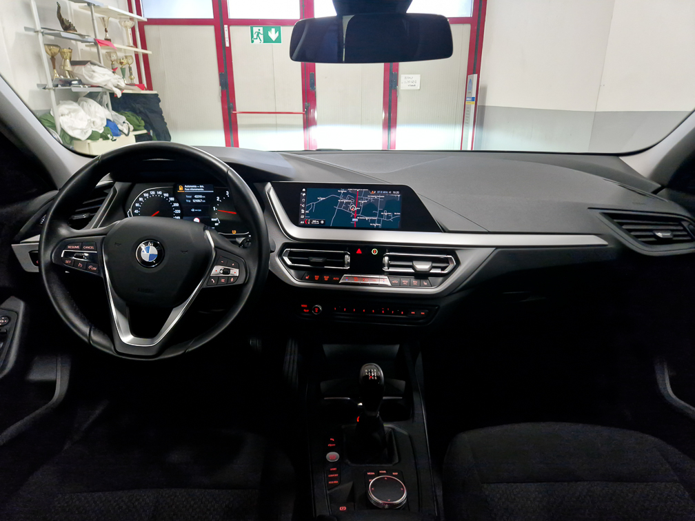 BMW 118i F40 140cv Advantage Navigatore – Cerchi da 17″