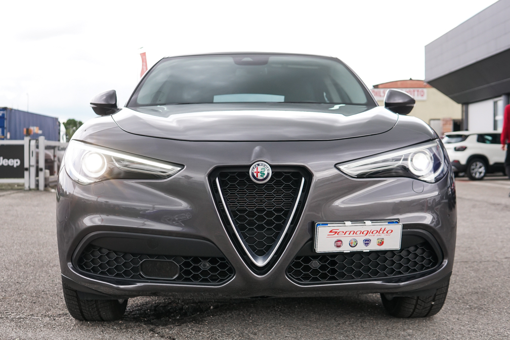 Alfa Romeo Stelvio 2.2 t Executive Q4 210cv auto | Grigio Vesuvio