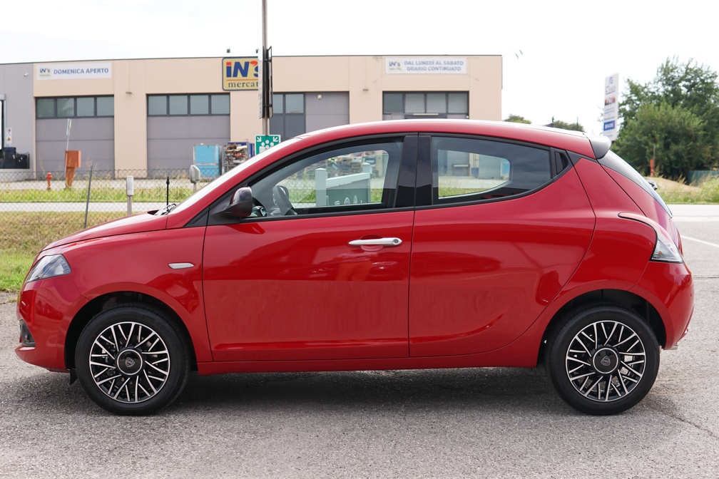 Lancia Ypsilon 1.2 Ecochic Gpl 69cv | Wireless charger | Rosso Argilla