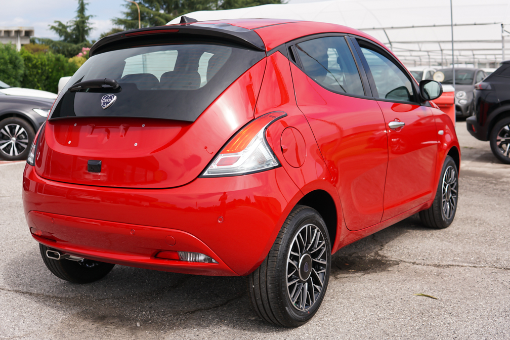 Lancia Ypsilon 1.2 Ecochic Gpl 69cv | Wireless charger | Rosso Argilla