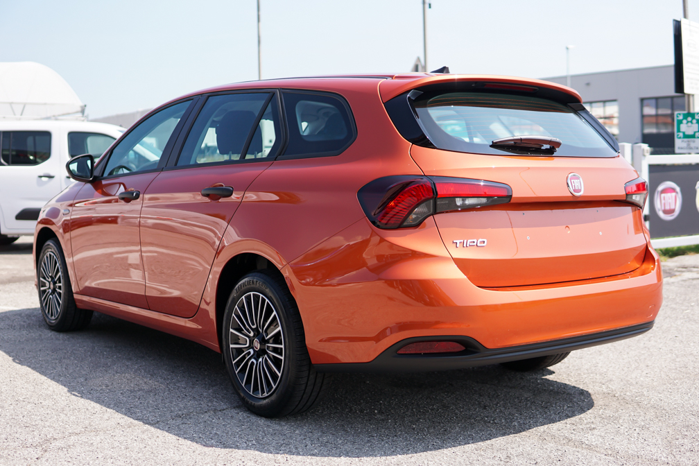 Fiat Tipo SW 1.6 mjt 130cv PAPRIKA ORANGE | CRUISE | CONVERTIBILE N1