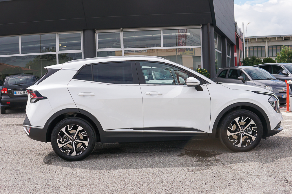 Kia Sportage 1.6 TGDi HEV 180cv Hybrid Style AT Auto KM 8.250 / Cerchi 18″